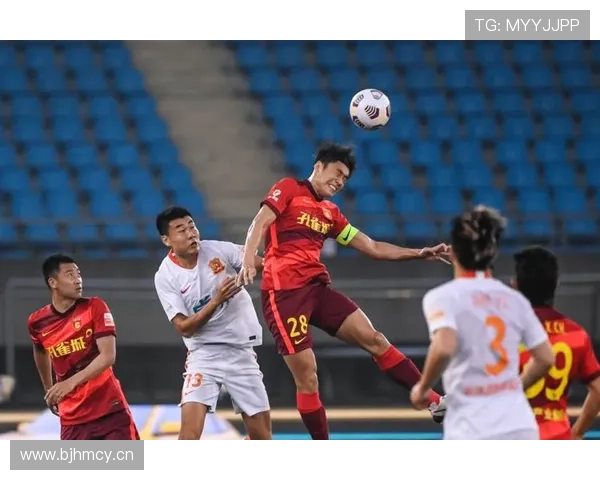 中超精彩赛事全程直播带你深入球场感受激情四溢的足球盛宴 - 副本 (2) - 副本